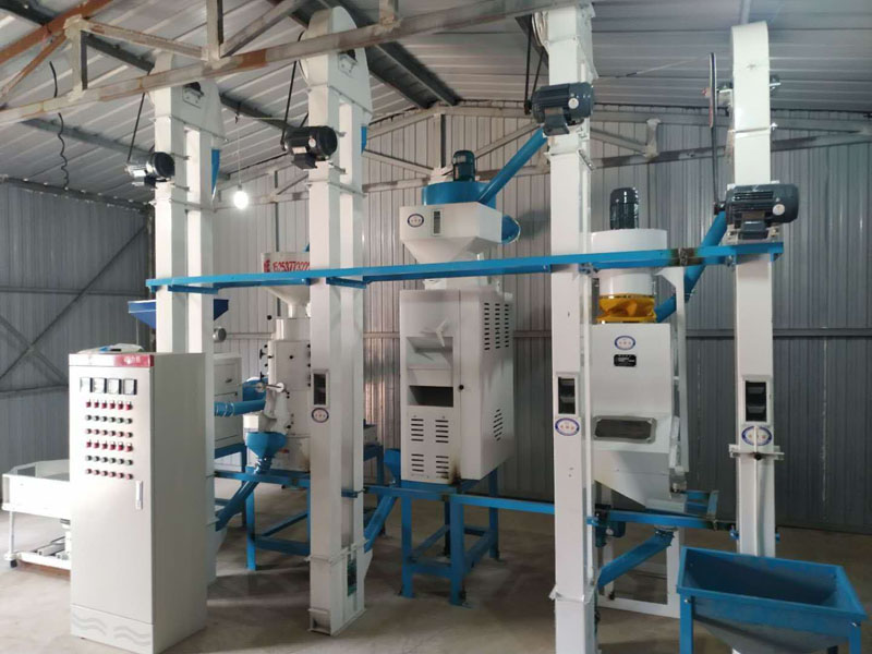 NZJ10型小米成套加工設(shè)備安裝調(diào)試完畢。河北人張家口蔚縣宋家莊鄉(xiāng)宋家莊村