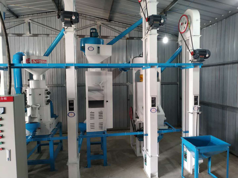 NZJ10型小米成套加工設(shè)備安裝調(diào)試完畢。河北人張家口蔚縣宋家莊鄉(xiāng)宋家莊村