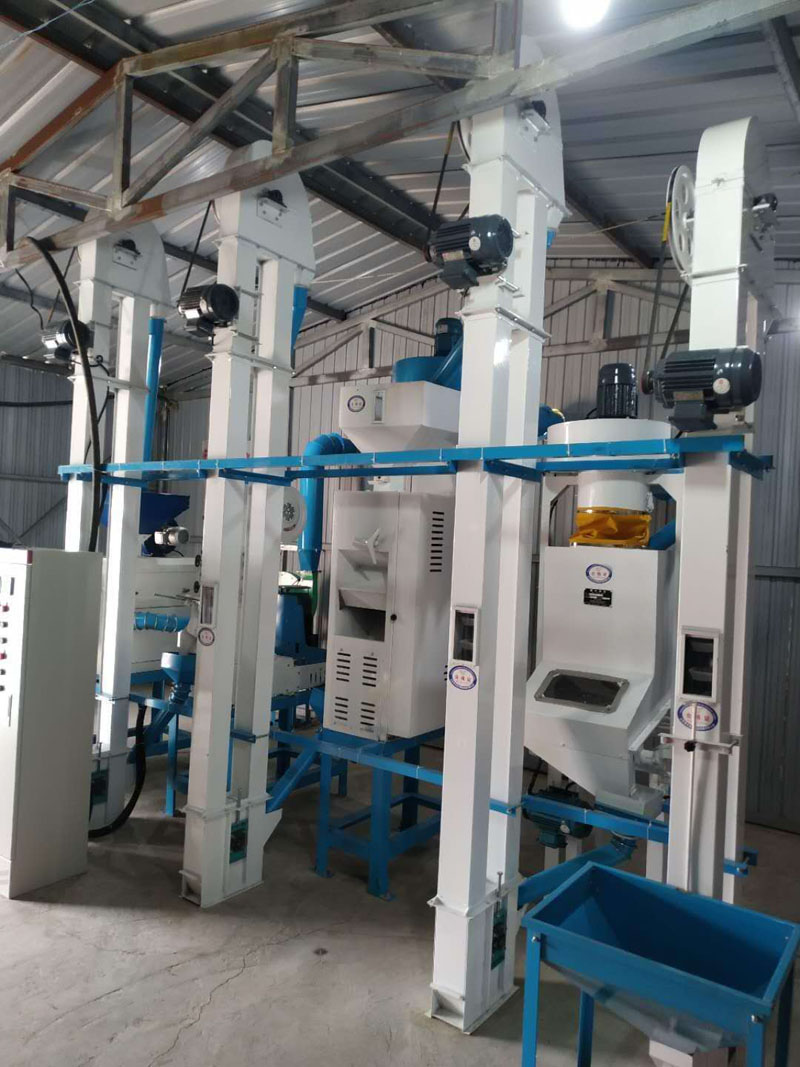 NZJ10型小米成套加工設(shè)備安裝調(diào)試完畢。河北人張家口蔚縣宋家莊鄉(xiāng)宋家莊村